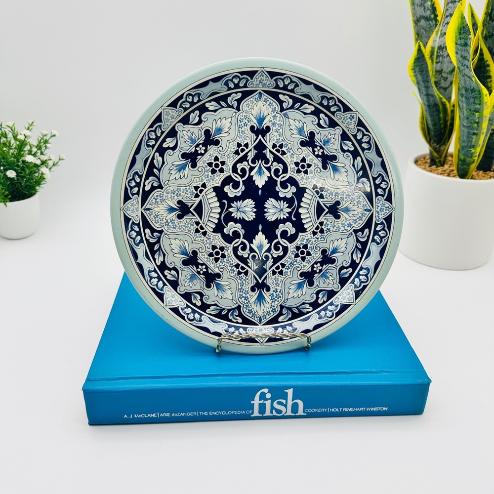 Vintage Delft Holland Blue White Ornate Floral Tin Metal Round Serving Tray 10"